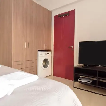 Central Corner Flat *