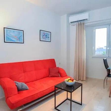 Central Corner Flat